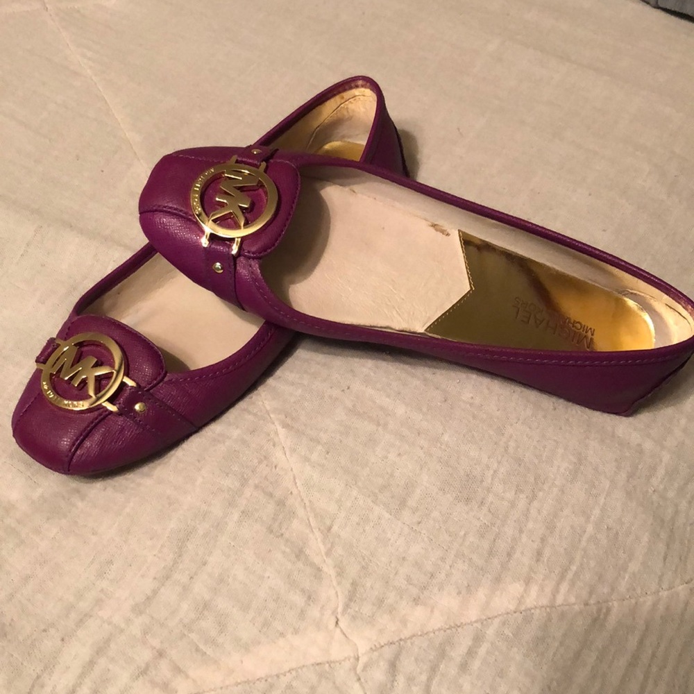 Beautiful pomegranate Michael Kors flats